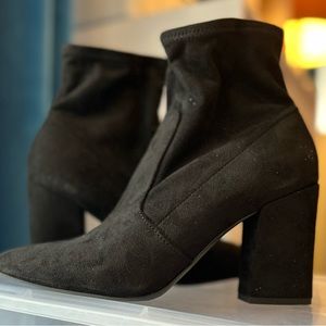 Unisa Bootie size 10